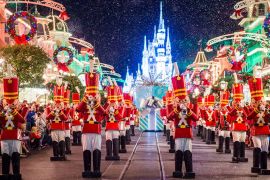 Đến Mỹ đón năm mới rực rỡ ánh sáng ở công viên Disneyland